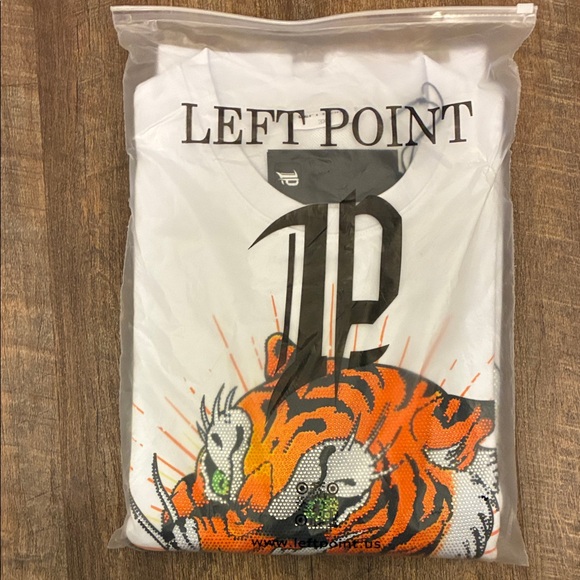 Left Point White Tiger Graphic long sleeve - Picture 1 of 2